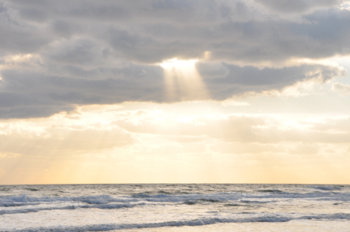 Free Picture: Photo of an inspirational picture where the sun shines brightly through, parting the clouds in this dramatic scene.