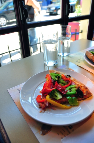 Free Picture: Photo of a cheeseless vegan pizza at Pizzeria D'Youville in Quebec City, Canada.